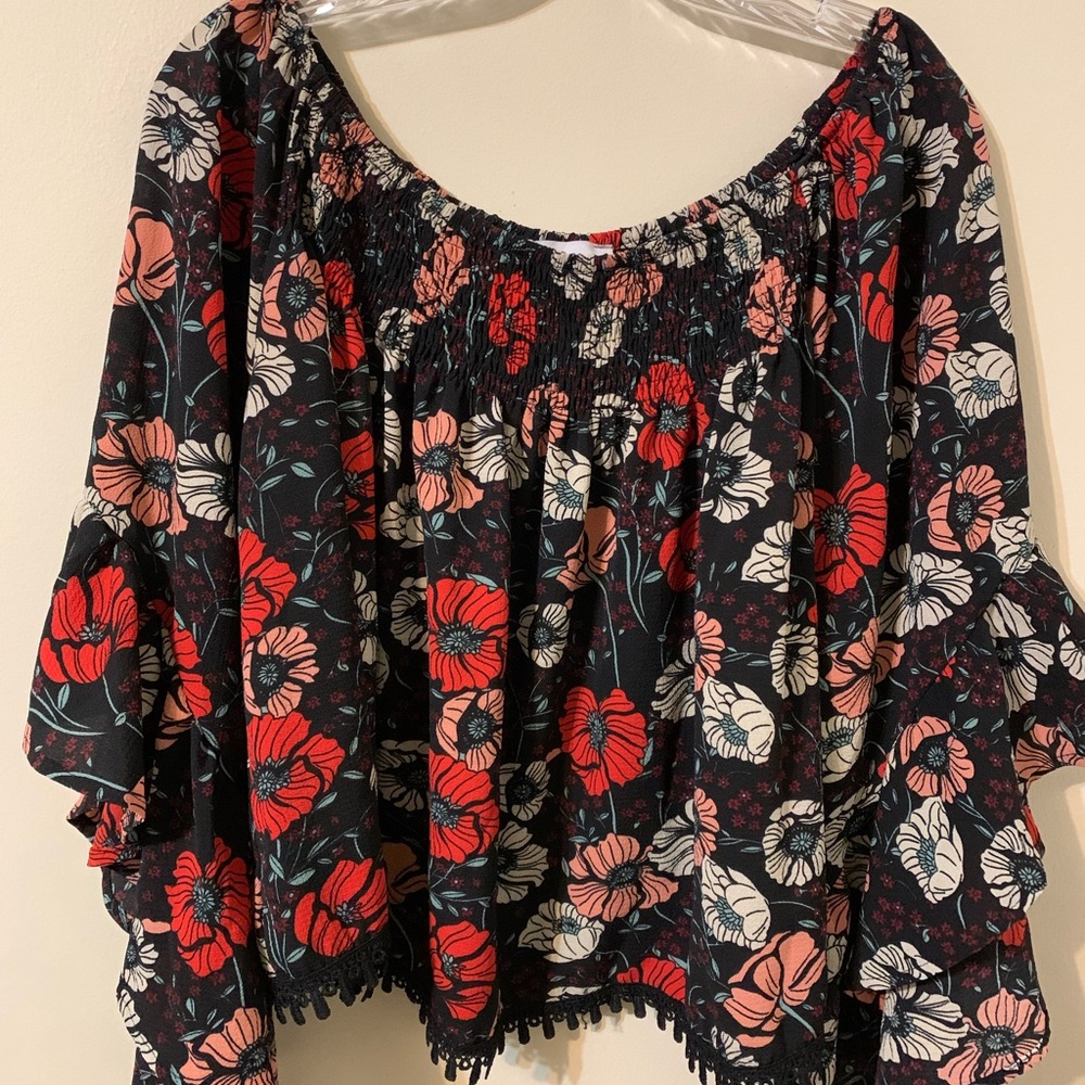 Off Shoulder Floral Top size XL by Flores